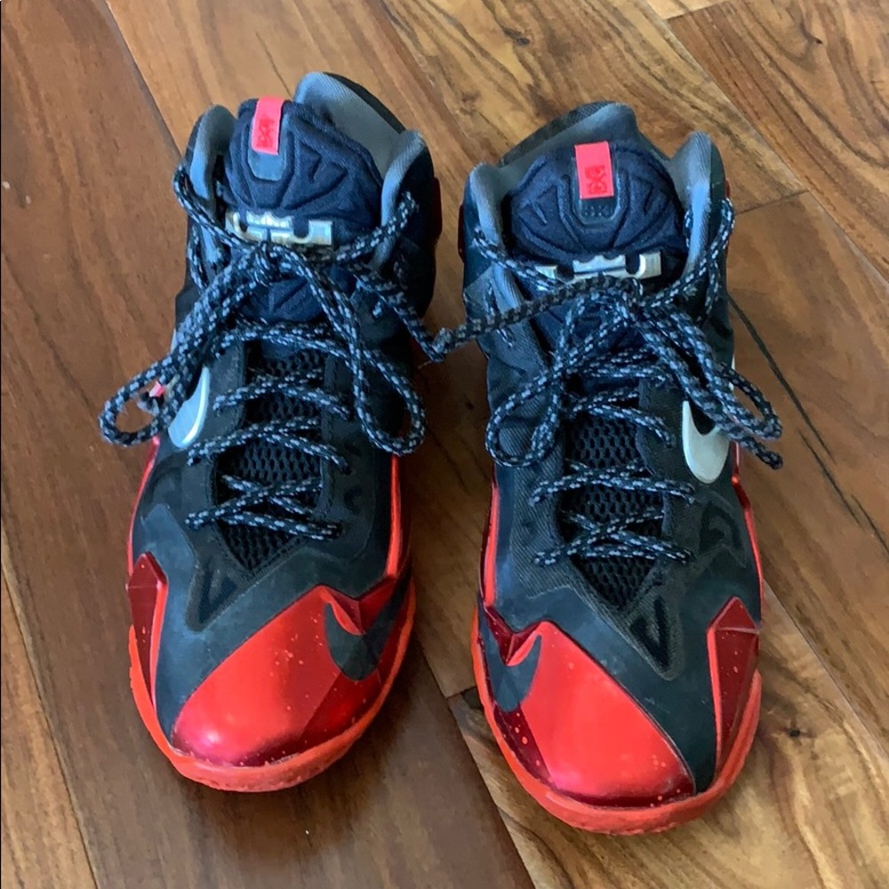 Nike LeBron’s 11 Aways Black and red